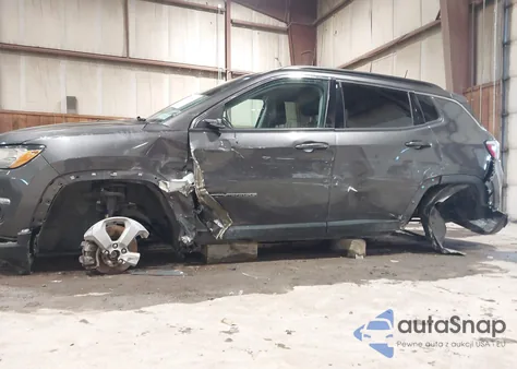 2018 Jeep Compass Latitude 4X4 from USA, damaged, VIN 3C4NJDBB4JT402164